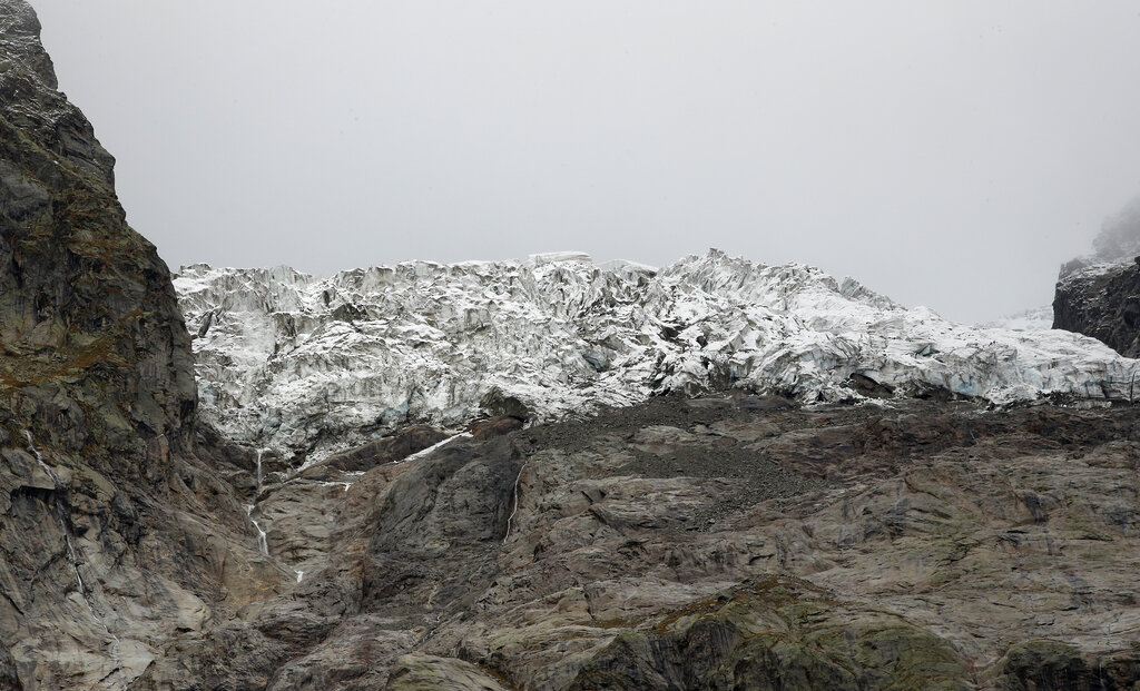 Το λιώσιμο των παγετώνων αναγκάζουν Ιταλία και Ελβετία να επαναχαράξουν τα σύνορά τους