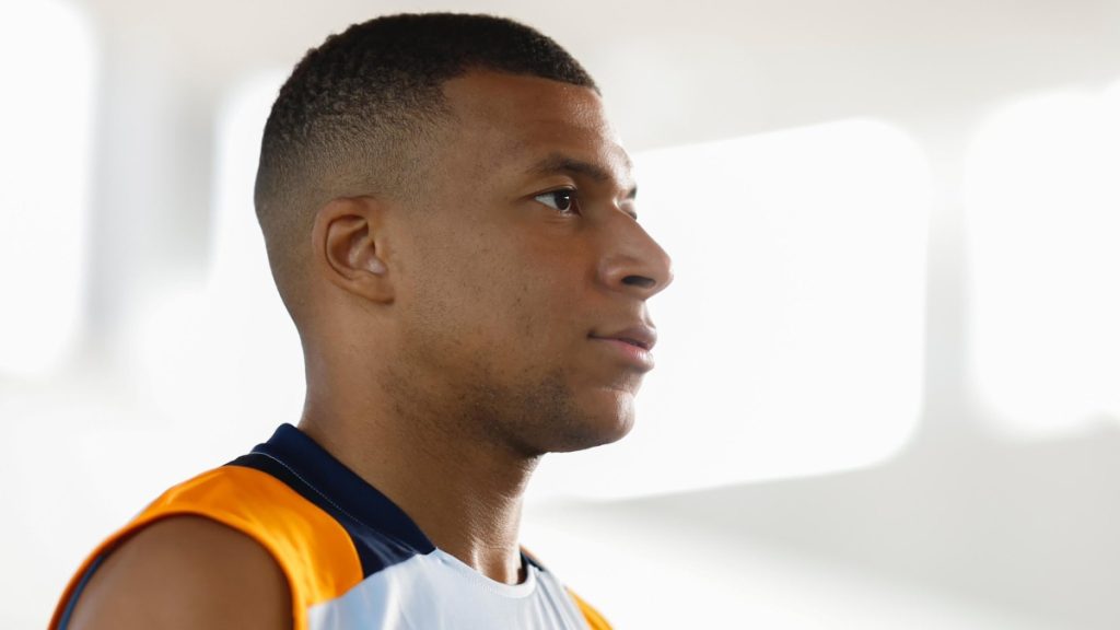 Η Ρεάλ αφαίρεσε τον Εμπαπέ από τη νέα της καμπάνια