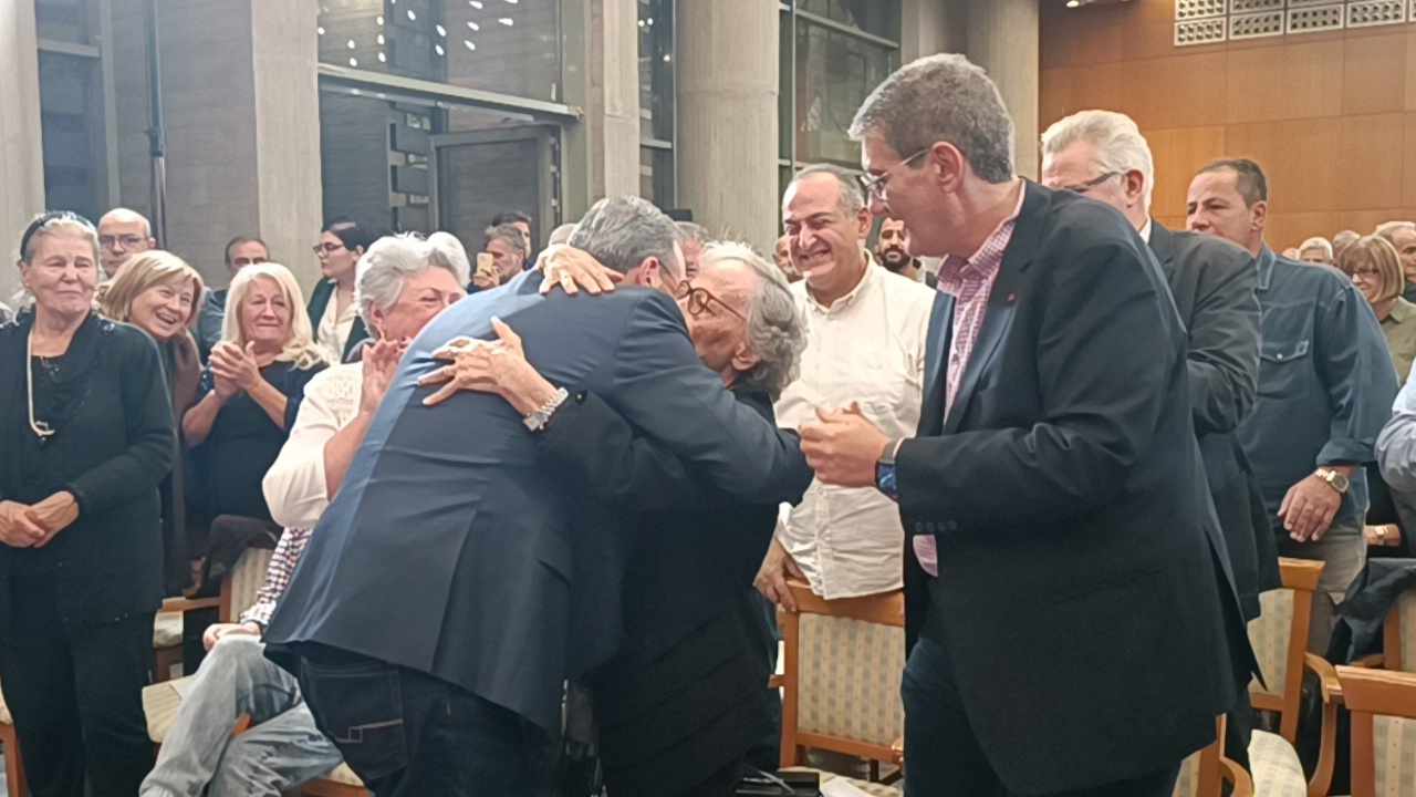 Η συγκινητική αγκαλιά