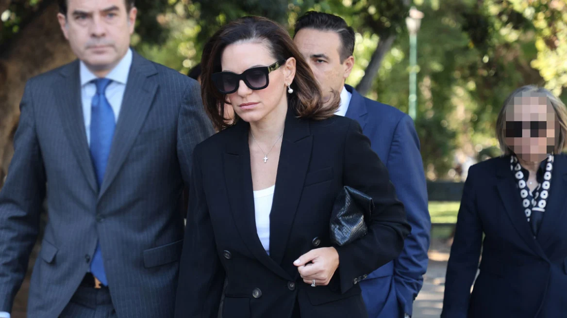 Όλγα Κεφαλογιάννη: Στην Ευελπίδων για τα ασφαλιστικά μέτρα κατά του Μάτσα – «Είμαι εδώ για τα παιδιά μου» (Video)