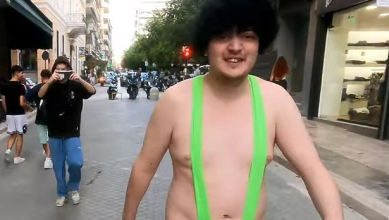 Το τερμάτισε Έλληνας YouTuber: Περπάτησε όλο το κέντρο  μεγάλης πόλης με αποκαλυπτικό μαγιό Borat (Video)