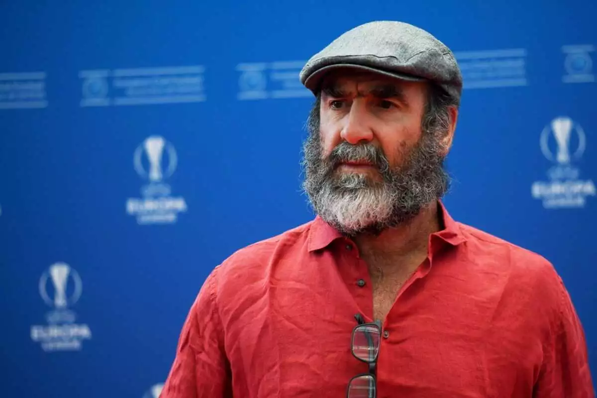 Κράξιμο Καντονά στη διοίκηση της Μάντσεστερ Γιουνάιτεντ για τον Σερ Άλεξ Φέργκιουσον: «Τους πετάω σε μια σακούλα με σκ***α»