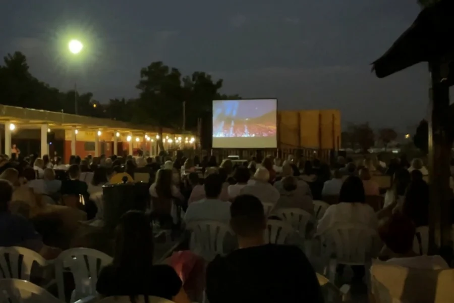 Τέμπη: Κατάμεστη η πλαζ Αρετσούς στην Καλαμαριά για την συναυλία (Video)