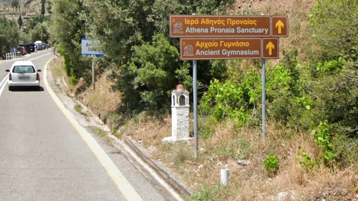 Δελφοί: Βράχος αποκολλήθηκε και τραυμάτισε δύο τουρίστες – Μεταφέρθηκαν στο νοσοκομείο