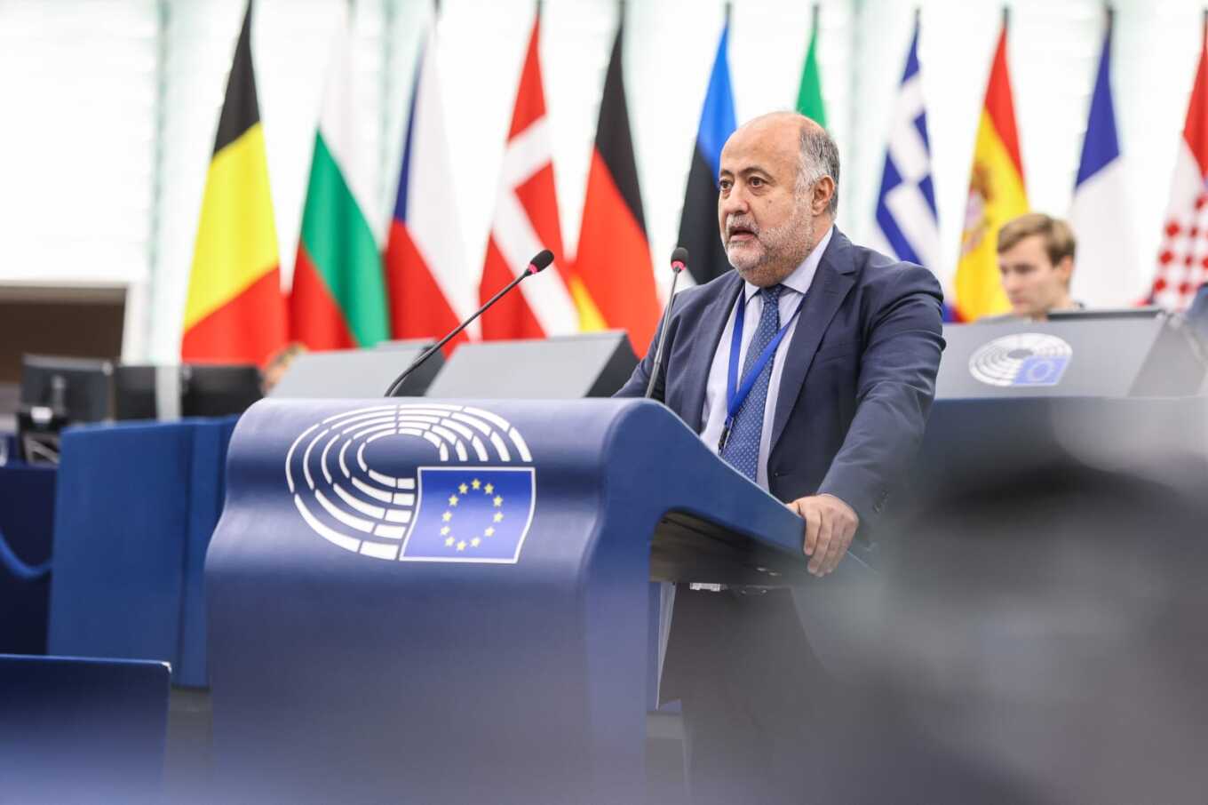 Δημήτρης Τσιόδρας: Ζήτησε μεγαλύτερη βοήθεια στους πολίτες που πλήττονται από πυρκαγιές και πλημμύρες