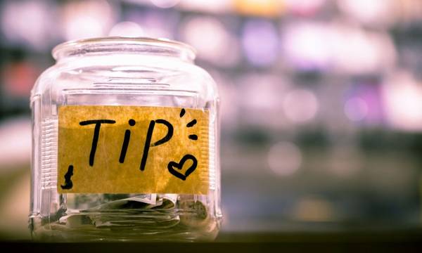 Φορολογία και στα… τιπς: Επαγγελματίες του κλάδου ξεσπούν στην Karfitsa – «Είναι πουρμπουάρ προς την κυβέρνηση»