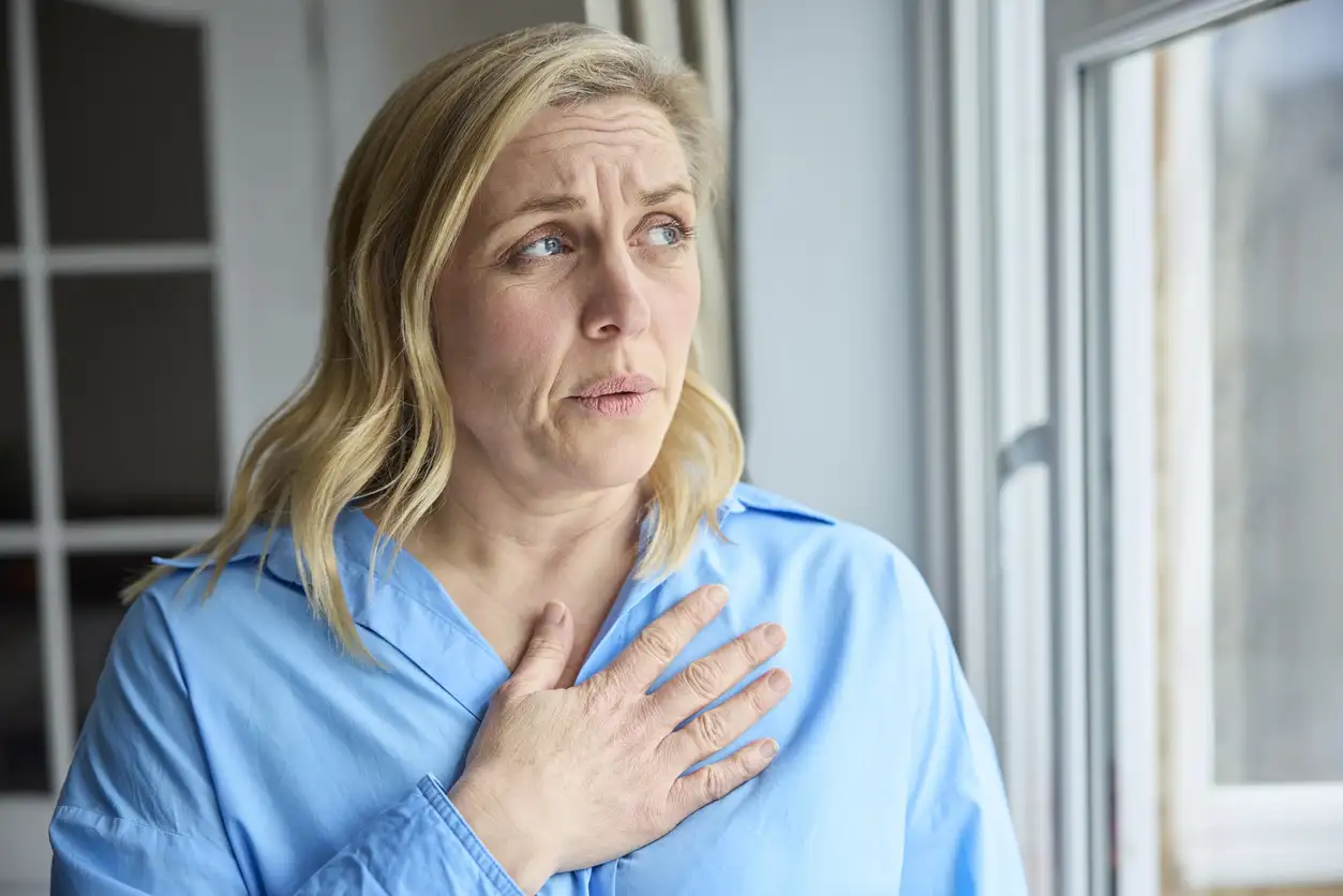 Εμμηνόπαυση: Με ποια πάθηση των πνευμόνων συνδέεται – Πότε αυξάνεται ο κίνδυνος