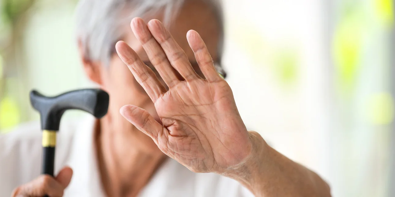 Γιος είδε από το κινητό του να ασελγούν στην 84χρονη μητέρα του