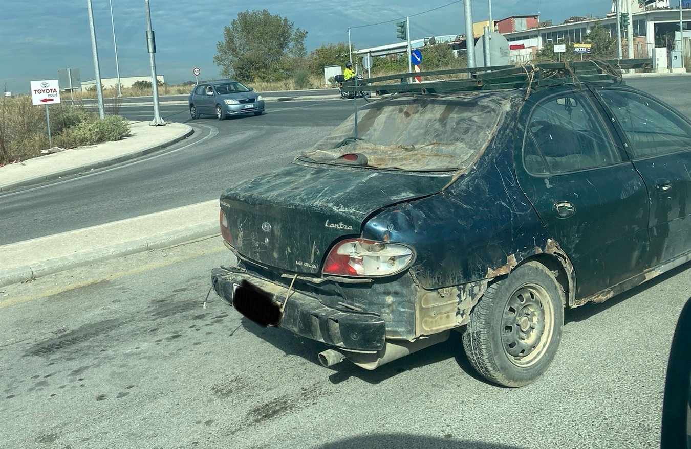 Θεσσαλονίκη: Ίσως το αυτοκίνητο στην πιο άθλια κατάσταση που κυκλοφορεί στη πόλη (ΦΩΤΟ)