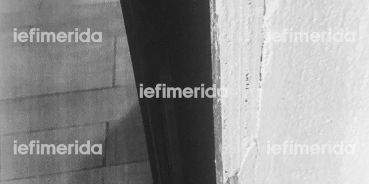 Σε κρύπτη σε κούφωμα πόρτας έκρυβε λεφτά εφοριακός της Κέρκυρας που συνελήφθη (ΦΩΤΟ)