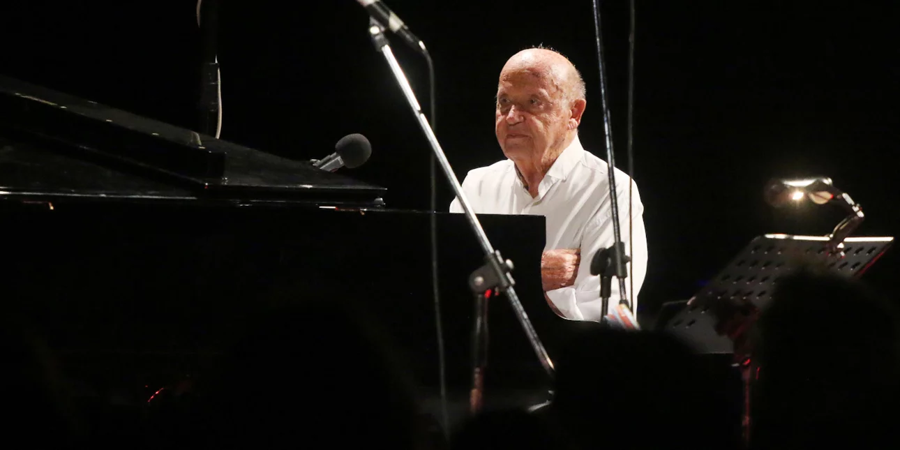 Την Τρίτη η κηδεία του Μίμη Πλέσσα στο Α’ Νεκροταφείο