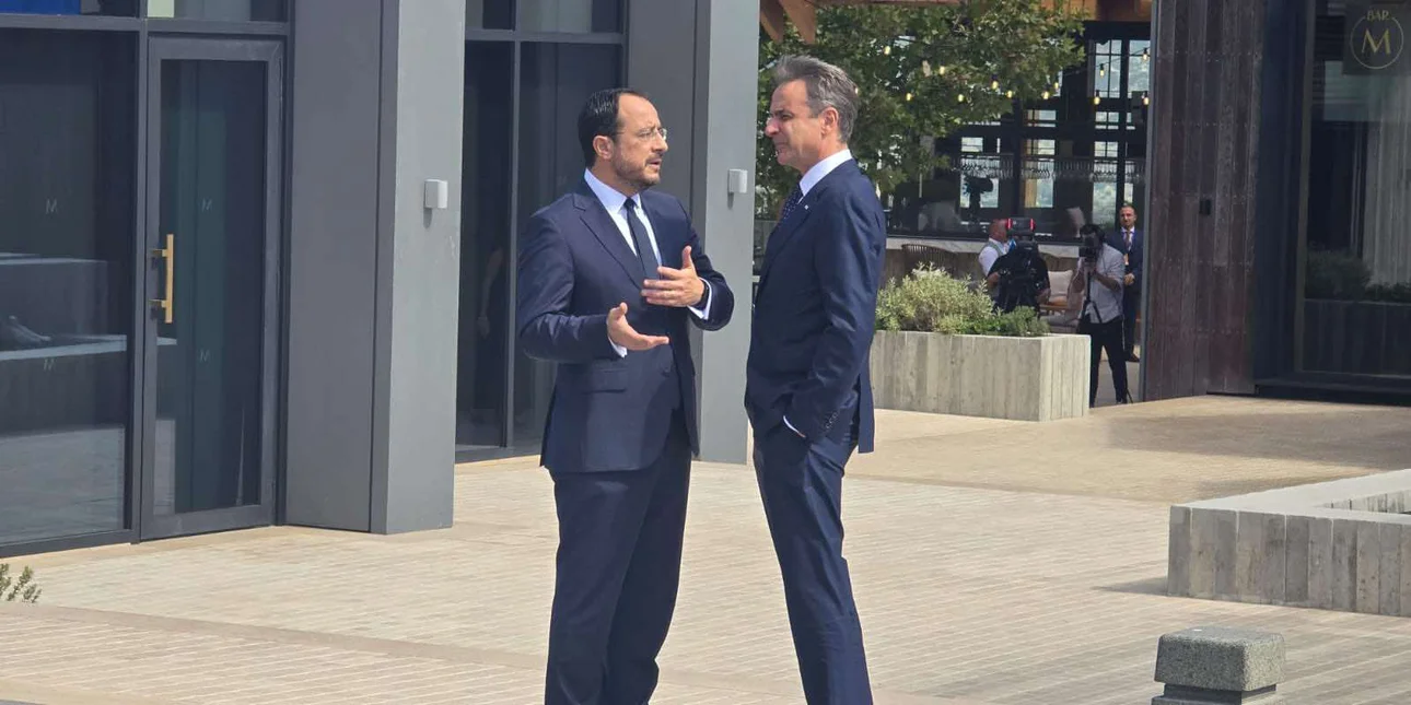 Έφτασε στη Σύνοδο της MED9 ο Κυριάκος Μητσοτάκης