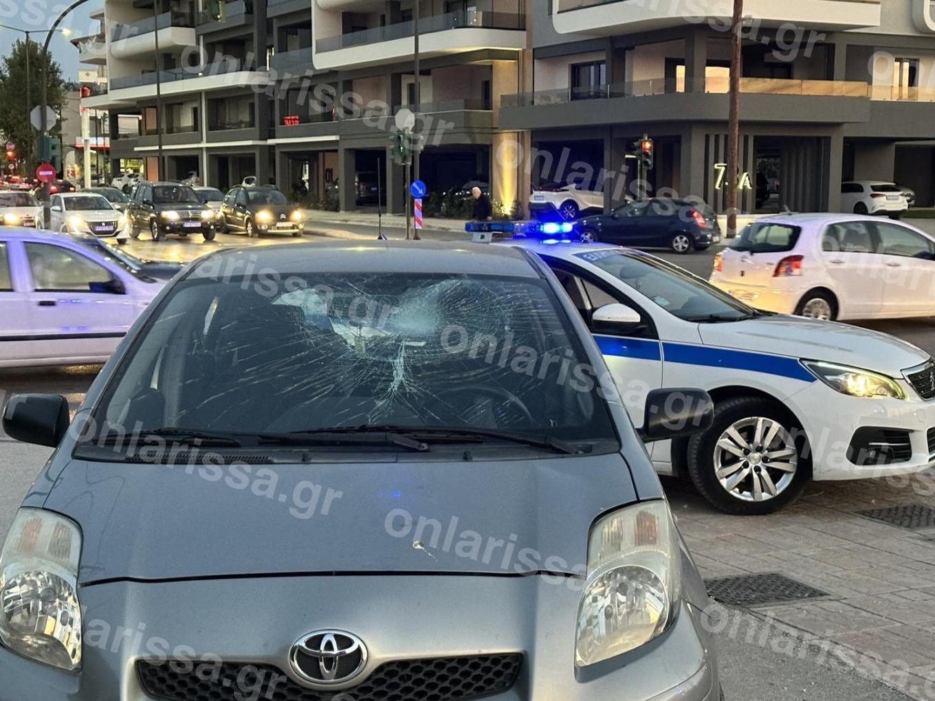 Λάρισα: Παράσυρση 15χρονου από ΙΧ – Μεταφέρθηκε στο νοσοκομείο (ΦΩΤΟ)