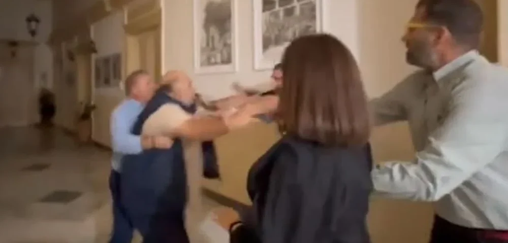 Σέρρες: Παραιτήθηκαν οι δύο Αντιδήμαρχοι μετά τις εικόνες ντροπής στο Δημοτικό Συμβούλιο