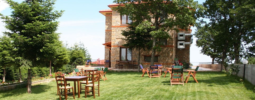 «Ψηλή Ράχη»: Μισός αιώνας παρουσίας με αυθεντικές γεύσεις από την οικογένεια Γιωρούδη