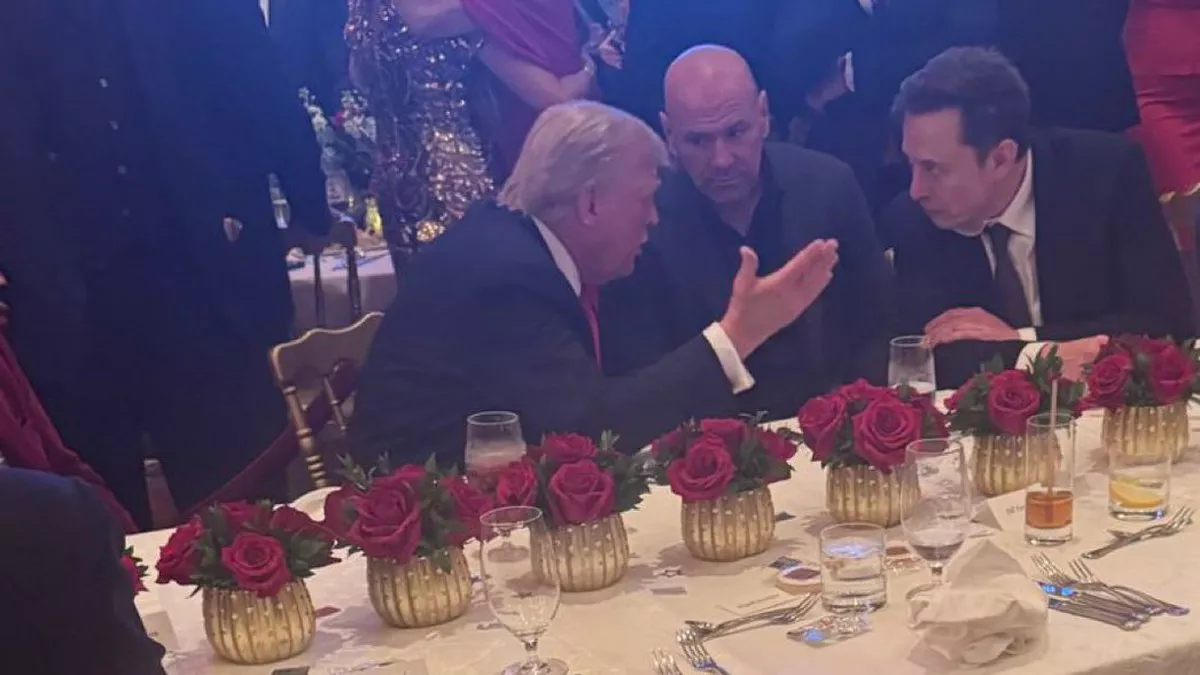 Ο E. Μασκ πανηγυρίζει για τον N. Τραμπ τρώγοντας και πίνοντας