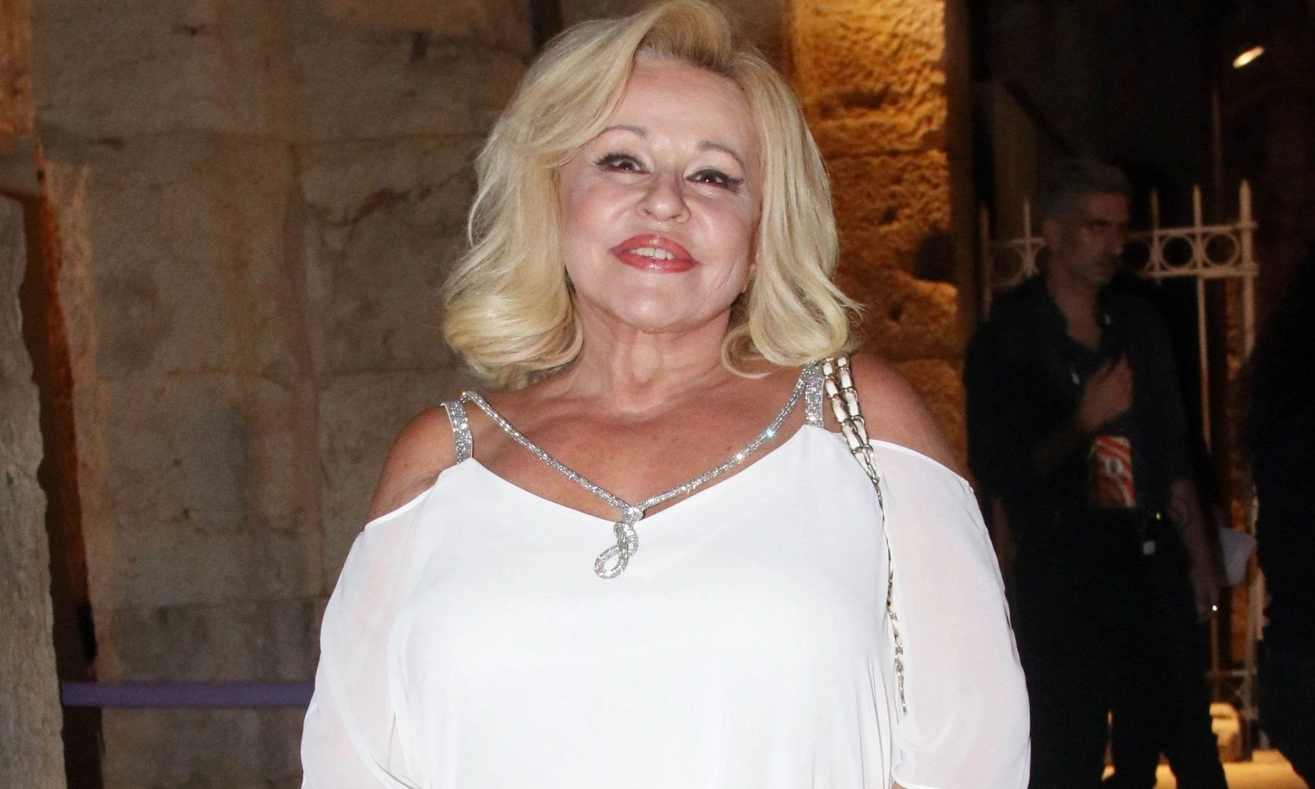 Μπέσσυ Αργυράκη: Το απίστευτο απρόοπτο με τις δουλειές του σπιτιού – Έβαλε το κινητό στο πλυντήριο