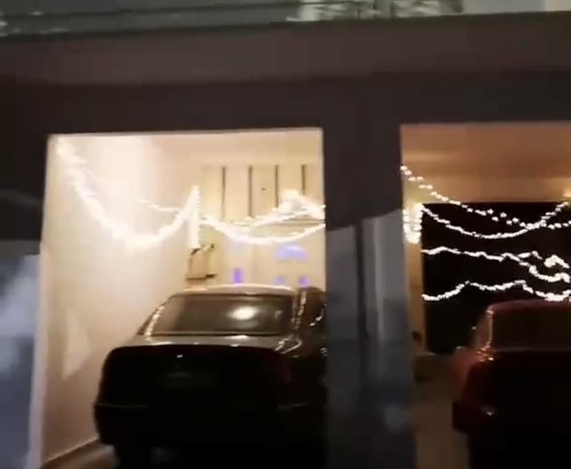 Το τερμάτισαν σε πολυκατοικία της Θεσσαλονίκης – Στόλισαν Χριστουγεννιάτικα μέχρι και την πυλωτή (Video)