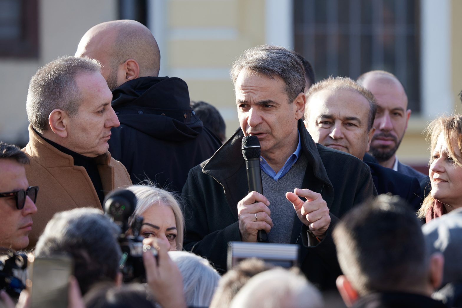 Δίχτυ προστασίας σε ευάλωτους και συνταξιούχους από την κυβέρνηση