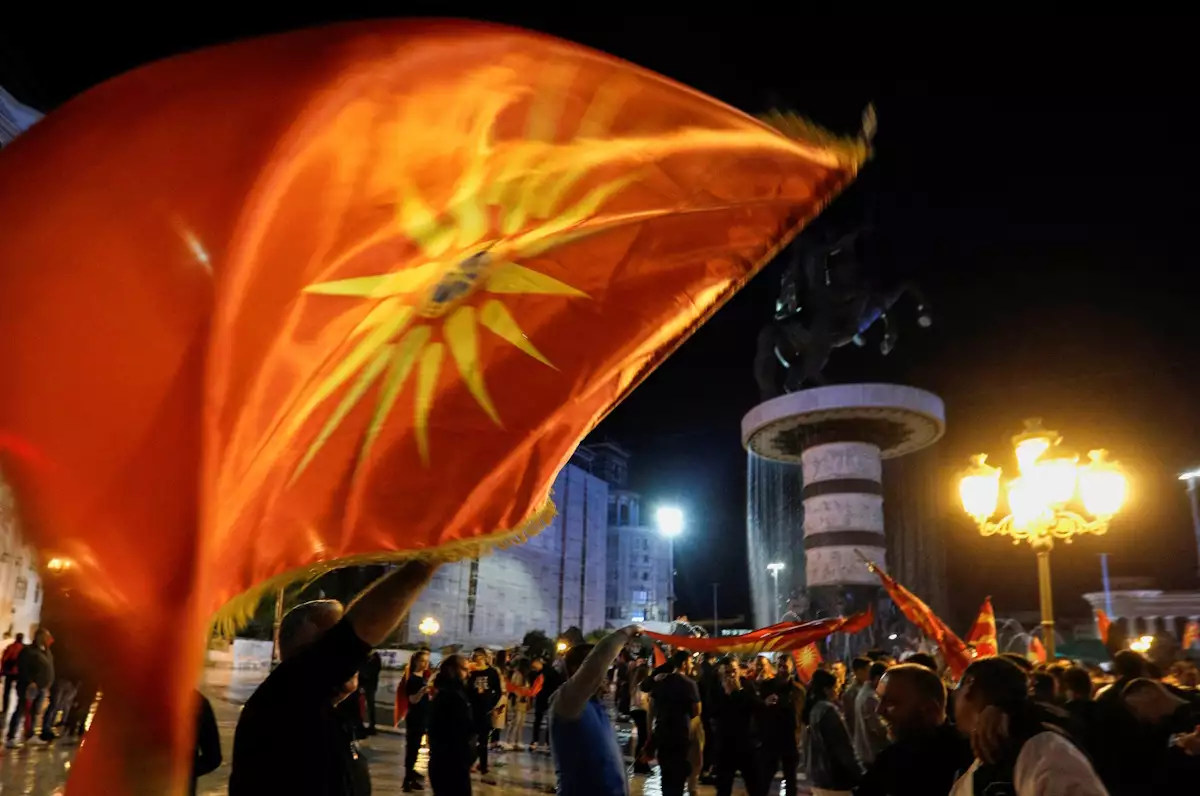 Κομισιόν σε Βόρεια Μακεδονία: «Τροποποιήστε το Σύνταγμα αν θέλετε να μπείτε στην Ευρωπαϊκή Ένωση»