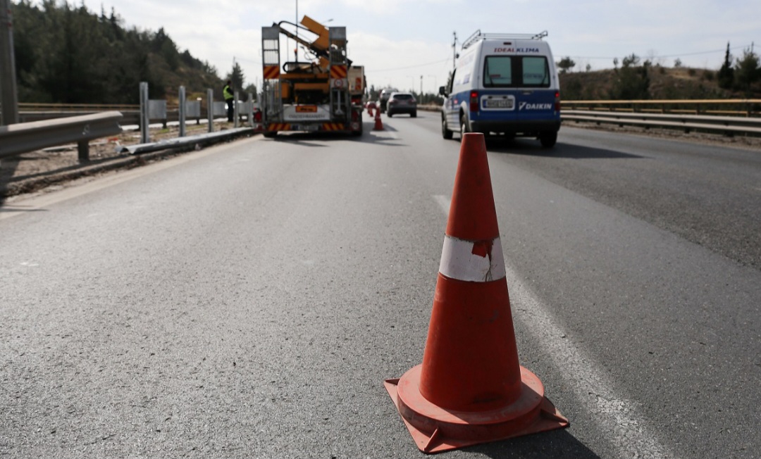 Eργασίες τοποθέτησης στηθαίων στην Εθνική Οδό 2 Θεσσαλονίκης – Έδεσσας