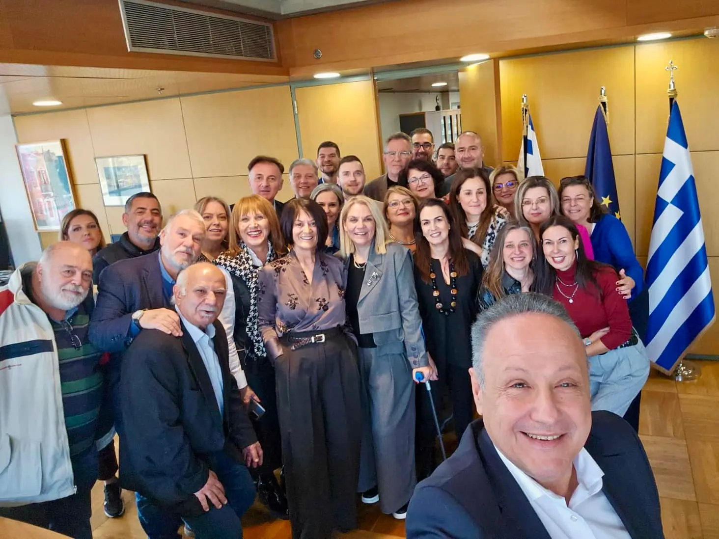 Η γιορτή και τα γενέθλια του Στέλιου Αγγελούδης έβγαλαν είδηση για την ανάπλαση πέριξ του Αγίου Δημητρίου (Video)