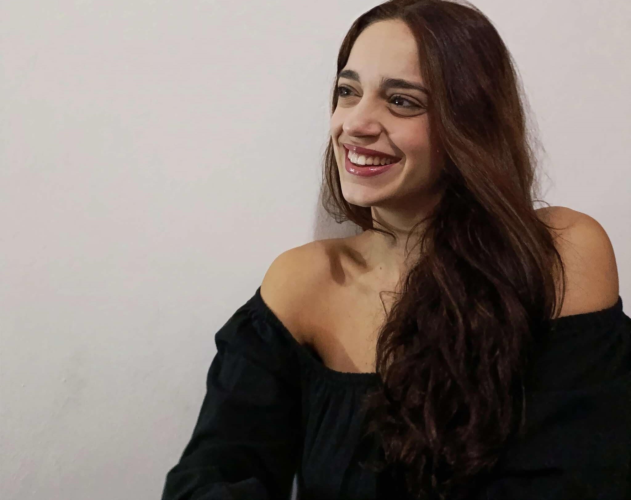 Ειρήνη Ηροδότου στην «Κ»: «Η Πεντάμορφη και το Τέρας μάς θυμίζει ότι βρίσκεις την αγάπη μόνο αν κοιτάξεις τον κόσμο με τα μάτια της καρδιάς»