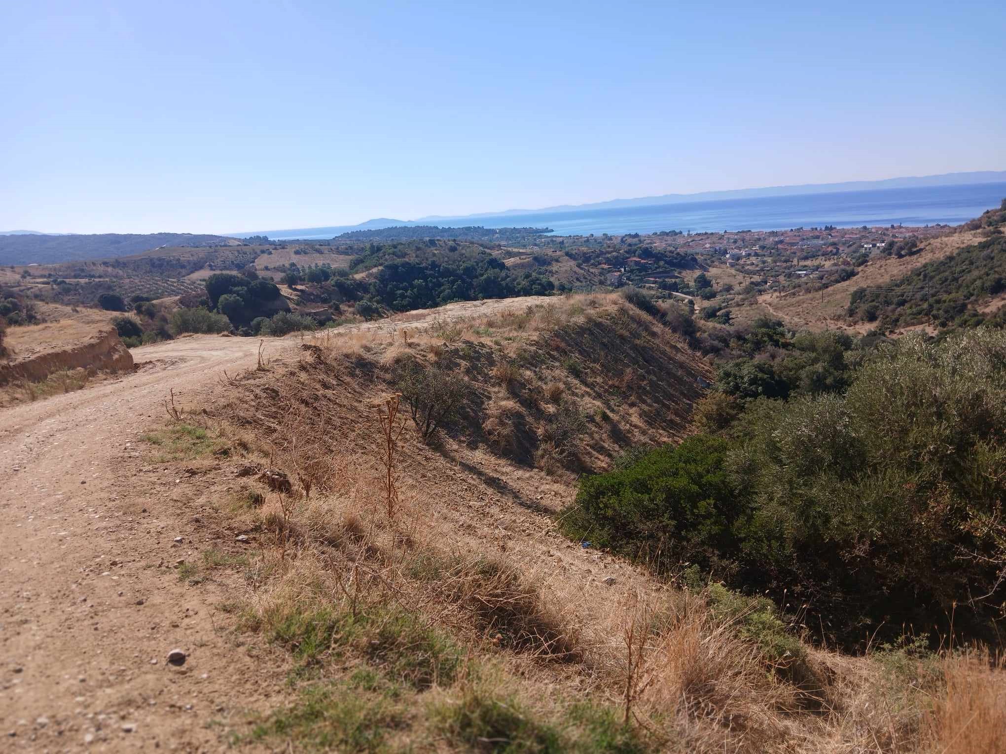Δ. Σιθωνίας: Οι παράτυπες βεβαιώσεις και οι γκρεμοί που «μετατρέπονται» σε οικοδομήσιμη γη