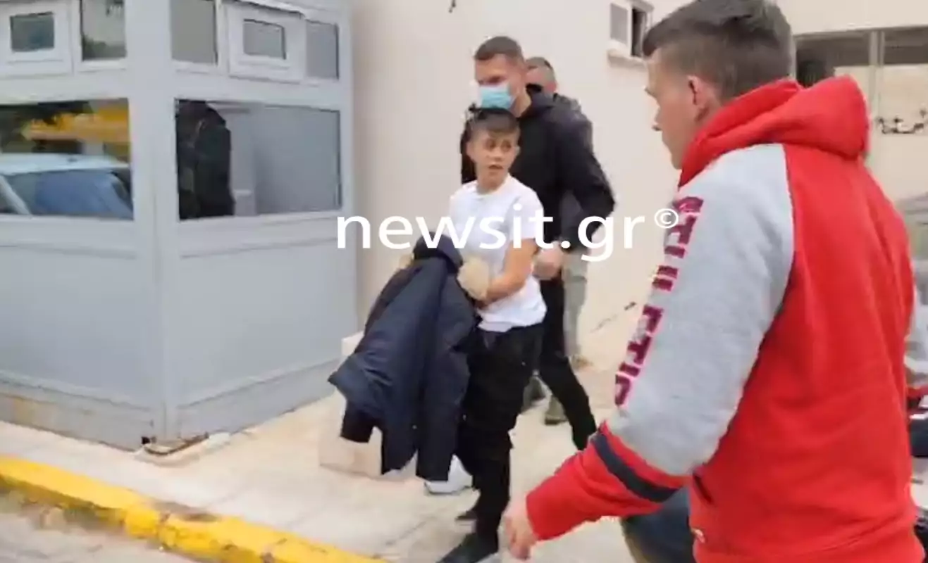 Συνελήφθη η Ειρήνη Μουρτζούκου – Η στιγμή που οδηγείται στο αυτόφωρο (ΦΩΤΟ+Video)