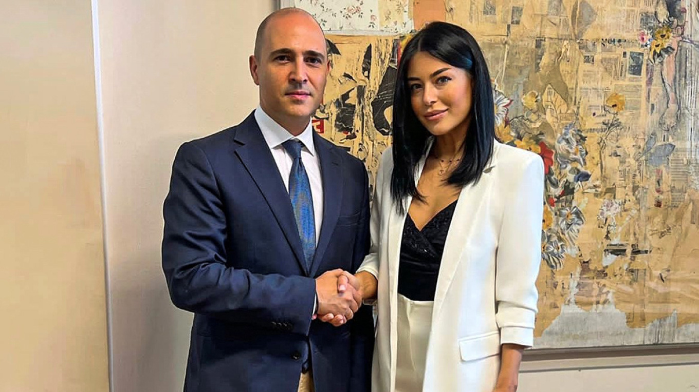 Η Λατινοπούλου αντεπιτίθεται: Πόνεσε Βελόπουλο - Μπογδάνο το 8% στα γκάλοπ