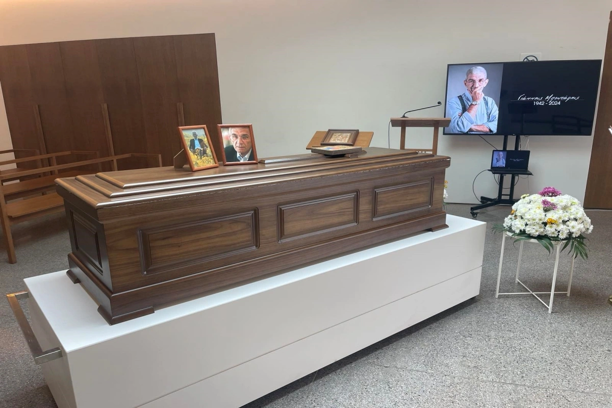 Το τελευταίο αντίο στον Γιάννη Μπουτάρη στο αποτεφρωτήριο Ριτσώνας (ΦΩΤΟ)