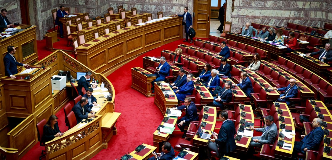 H Βουλή τίμησε τη μνήμη του Πολυτεχνείου – Ενός λεπτού σιγή σε ειδική συνεδρίαση