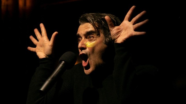 Το “Κόκκαλο” προσθέτει νέες παραστάσεις στο Θέατρο Σημείο