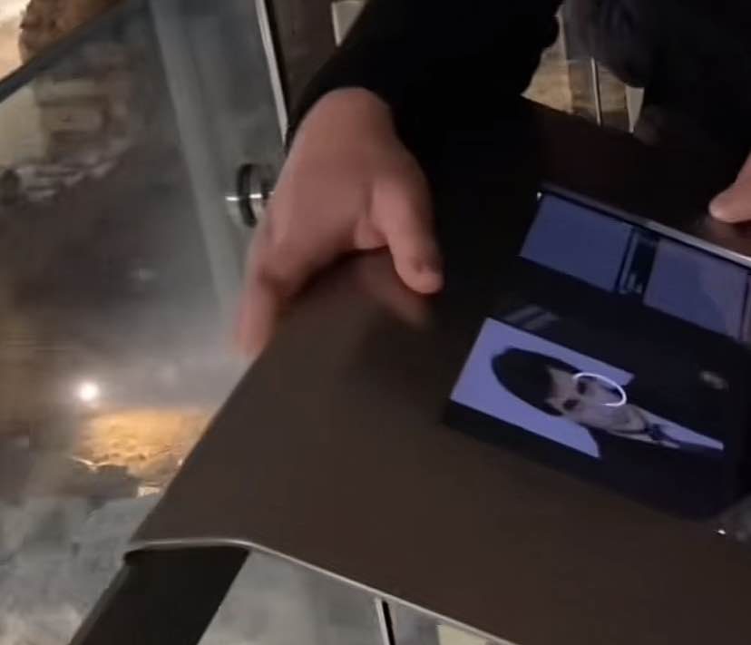 Μετά τον Βολάνη μερακλής έβαλε και Καρρά στο Μετρό Θεσσαλονίκης (Video)