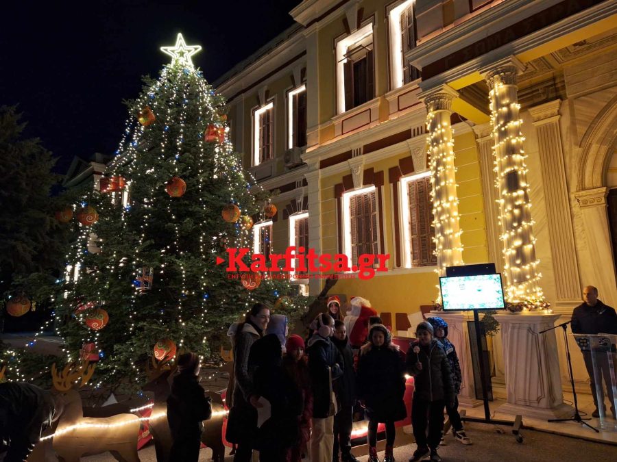 Θεσσαλονίκη: Φωταγωγήθηκε το χριστουγεννιάτικο έλατο στο Γ' Σώμα Στρατού - Εντυπωσιακός στολισμός του ιστορικού κτιρίου (ΦΩΤΟ+Video)