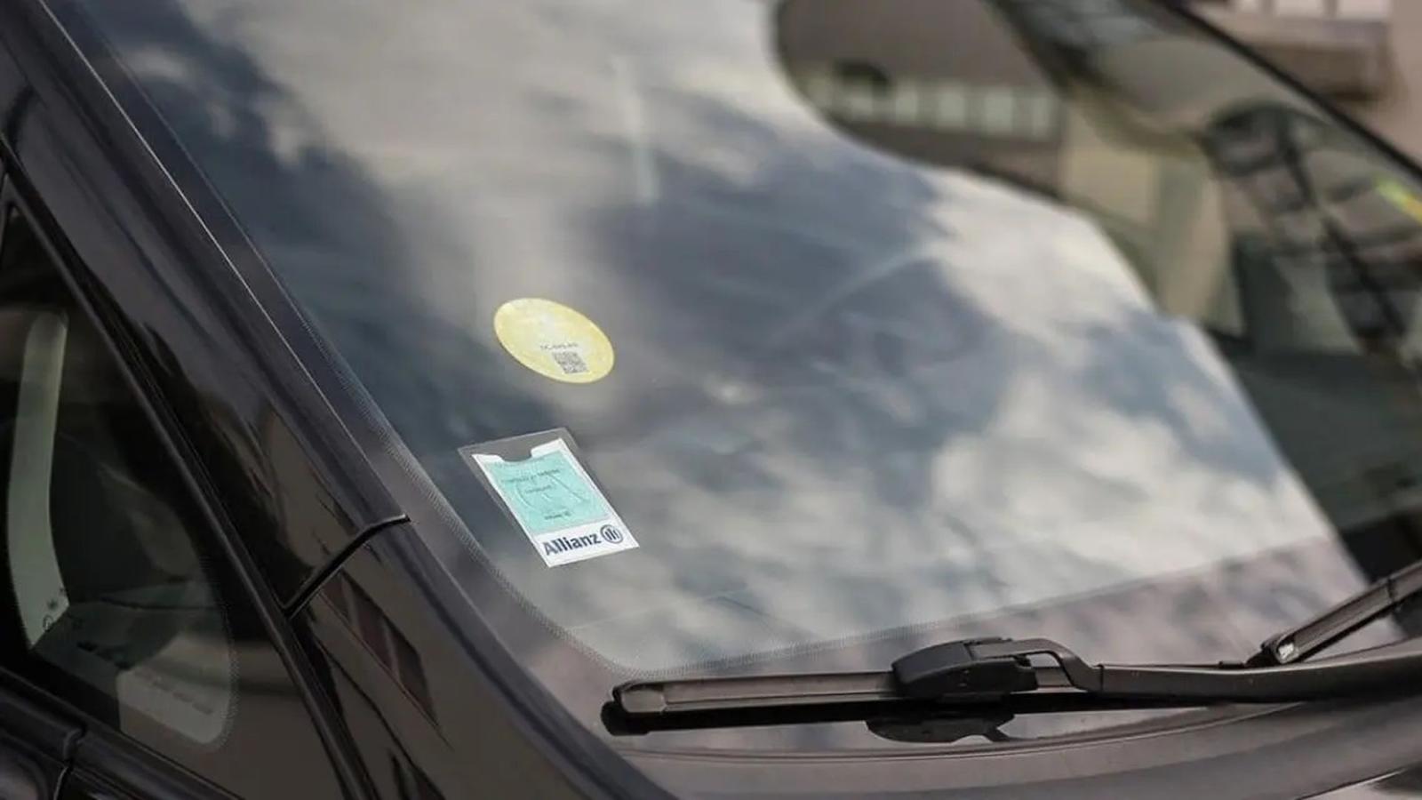 Aσφαλιστήριο αυτοκινήτου - Πρέπει να φαίνεται στο παρμπρίζ;