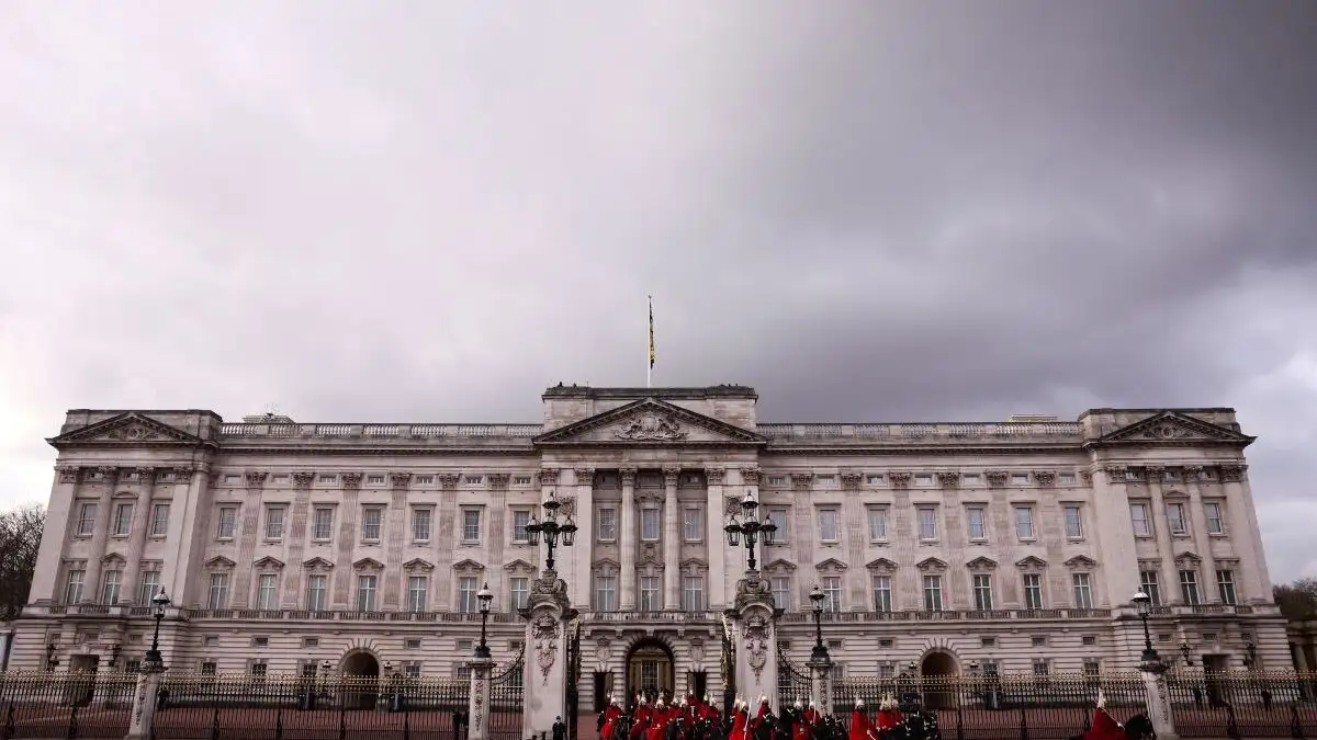 Βρετανία: Οικιακή βοηθός του Μπάκιγχαμ συνελήφθη μετά από καβγά σε χριστουγεννιάτικο πάρτι
