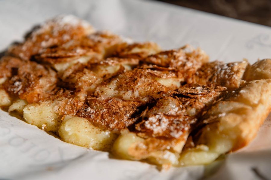 Μπουγάτσα Κατσέλης:  Μια σχέση αγάπης «πασπαλισμένη» με άχνη ζάχαρη και κανέλα από το 1996