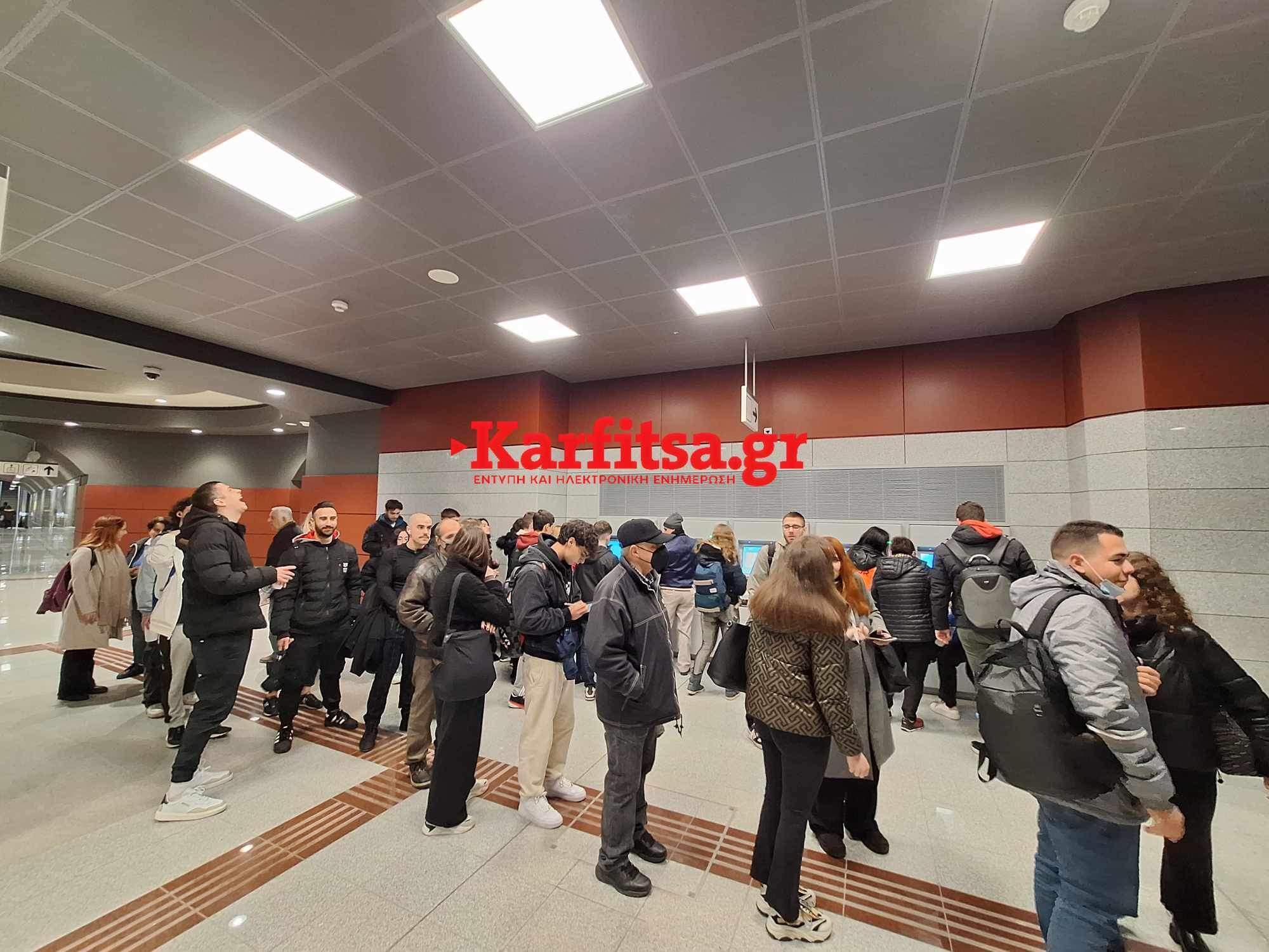 Ουρές στα εκδοτήρια του μετρό Θεσσαλονίκης για εισιτήρια και κάρτες - Έντονη κίνηση στους σταθμούς του κέντρου (ΦΩΤΟ+Video)
