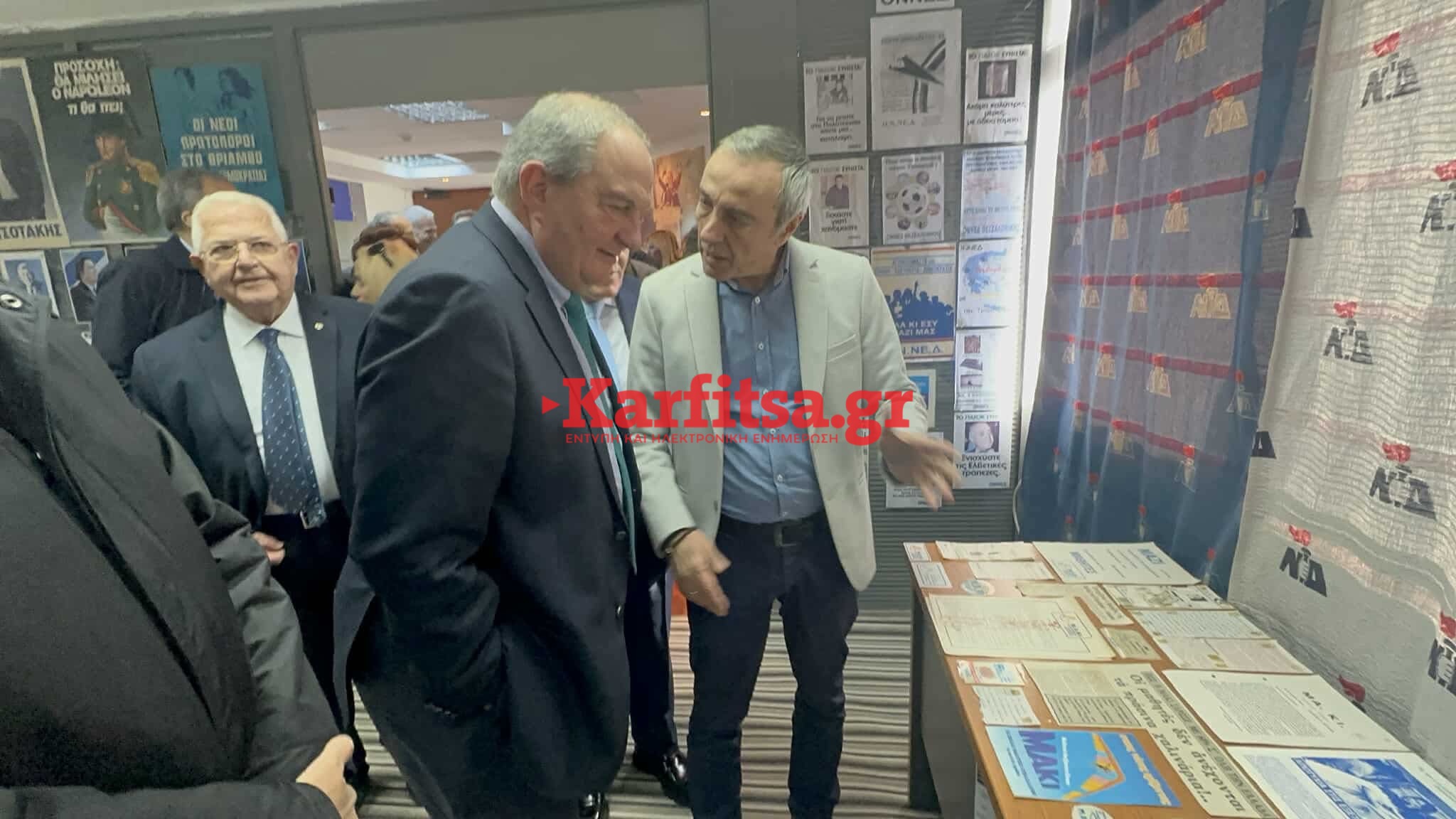 Ο Κώστας Καραμανλής στην έκθεση φωτογραφικών ντοκουμέντων της ΝΔ