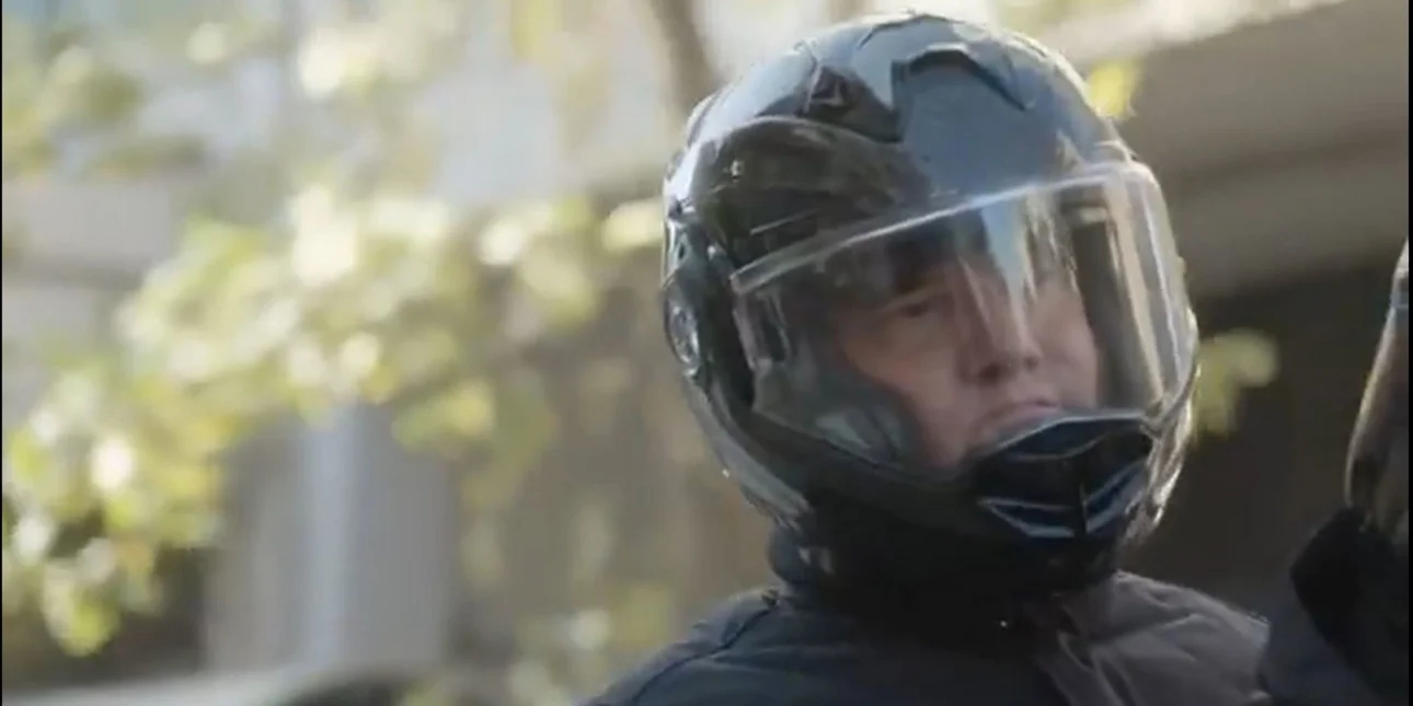 «Όχι βενζίνη αν δεν φοράς κράνος»: Το βίντεο της καμπάνιας του υπ. Υγείας με πρωταγωνιστή τον Άδωνι Γεωργιάδη (Video)