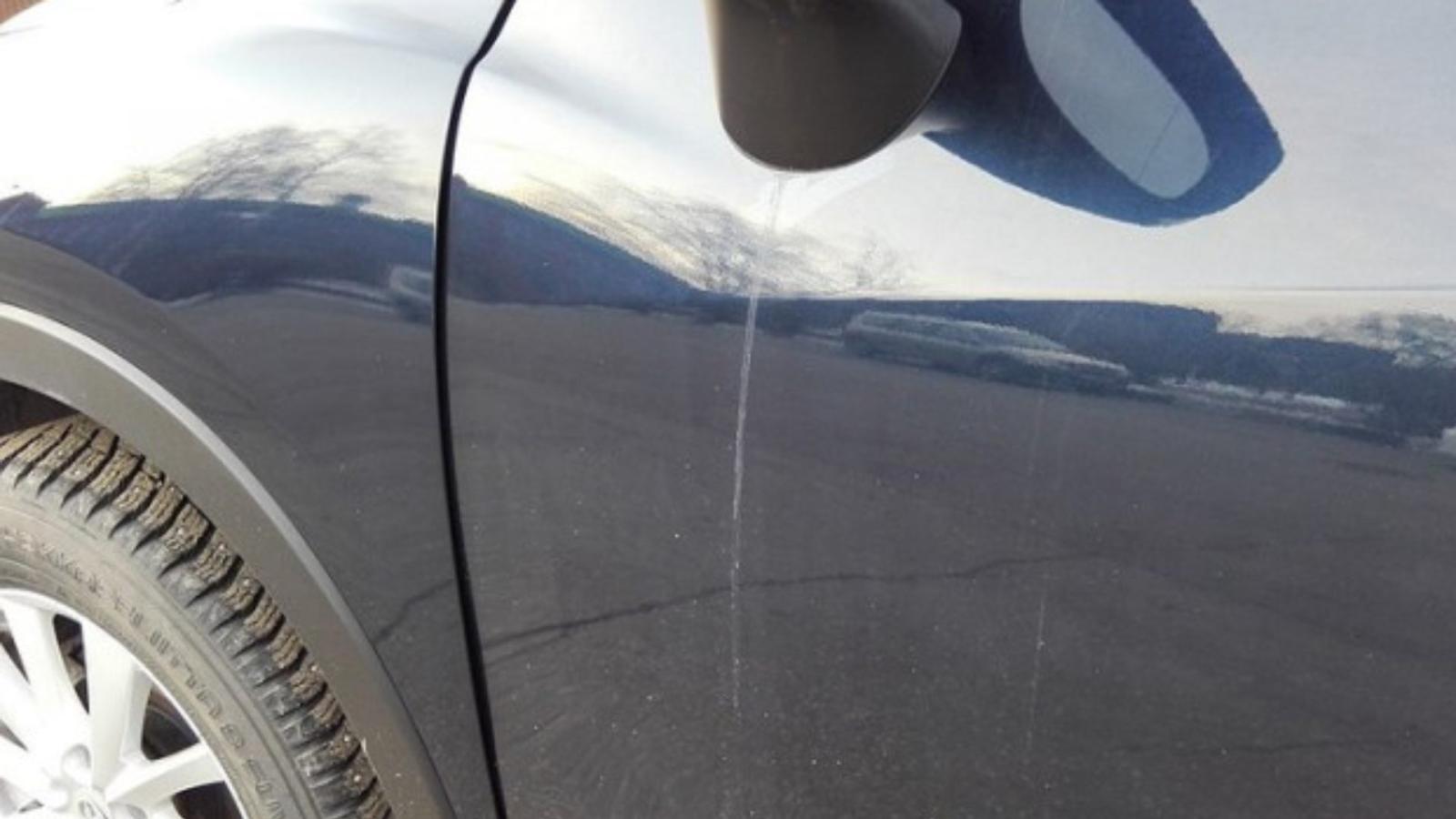 Τι είναι αυτή η άσπρη γραμμή στον καθρέπτη του αυτοκινήτου -Πώς να απαλλαγείς από αυτή