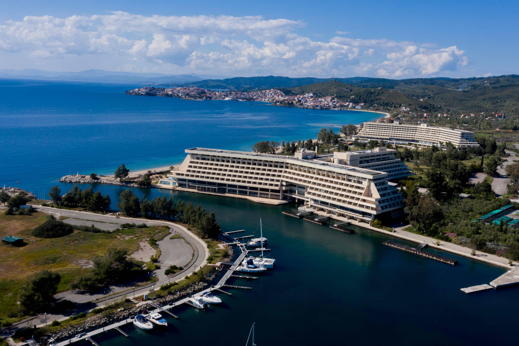 Το Πόρτο Καρράς απειλεί με «λουκέτο» το Δήμο Σιθωνίας!