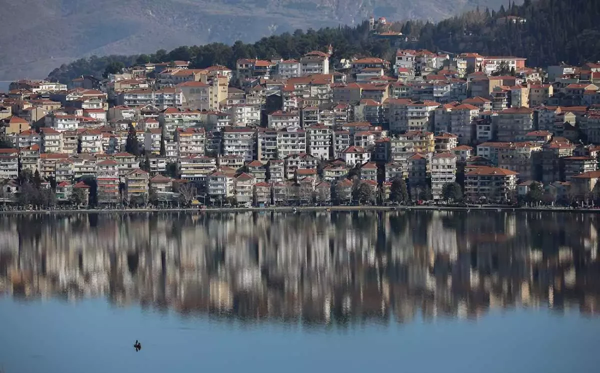 Μαθήτρια από την Κοζάνη έπεσε στη λίμνη της Καστοριάς σε σχολική εκδρομή