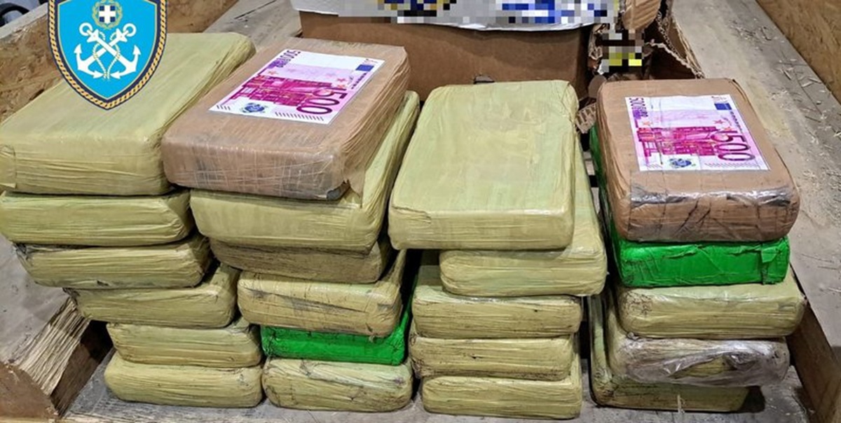 Κατασχέθηκαν 26 κιλά κοκαΐνης κρυμμένα σε μπανάνες στον Πειραιά (ΦΩΤΟ)