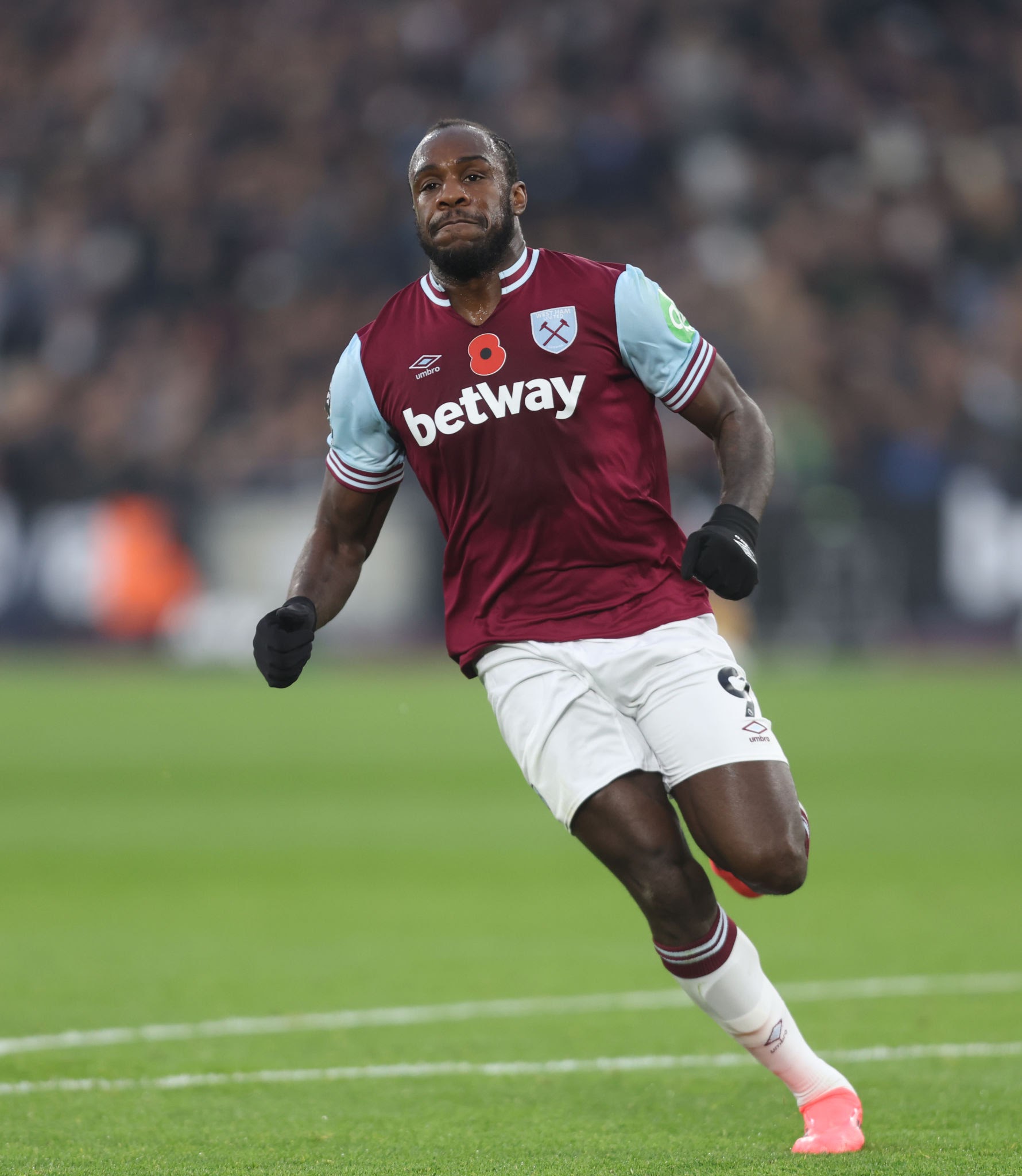 Κίνδυνος για την καριέρα του Μίκαελ Αντόνιο μετά το τροχαίο