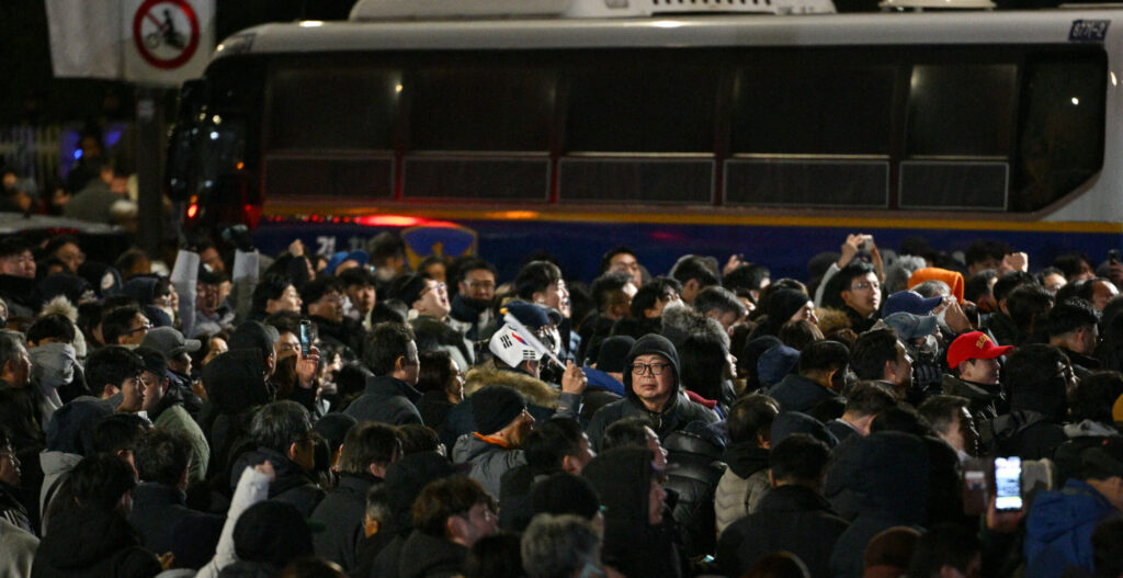 Νότια Κορέα: Απομακρύνεται ο στρατός από τη Βουλή μετά την καταψήφιση του στρατιωτικού νόμου - Live εικόνα από το κοινοβούλιο