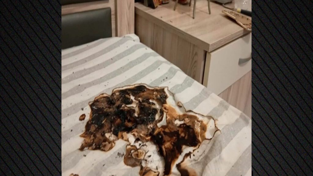 Απίστευτο! «Έσκασε» το κινητό του ενώ κοιμόταν! (Video)