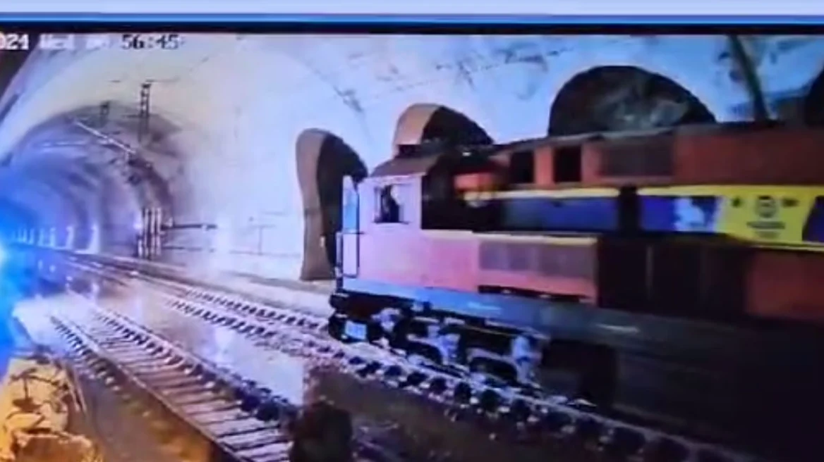 Τέμπη: Πέρασε η πρώτη εμπορική αμαξοστοιχία από Θεσσαλονίκη για Αθήνα (Video)