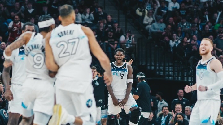 Εντυπωσιακοί οι Τίμπεργουλβς. διέλυσαν τους Λέικερς